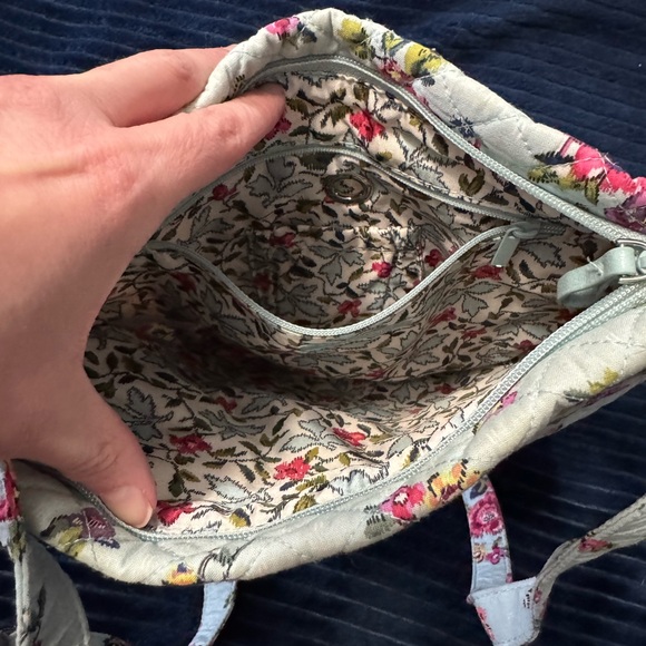 Vera Bradley Triple Zip Hipster Crossbody – English Rose Floral 🌹🏵️💐 - Picture 6 of 8